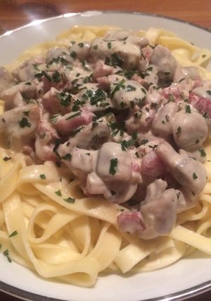 Une photo de Tagliatelles aux champignons et lardons façon carbonara