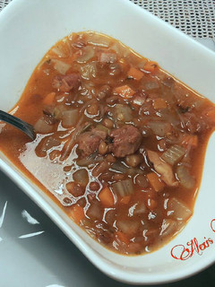 Una foto de Sopa de cordero con verduras y lentejas
