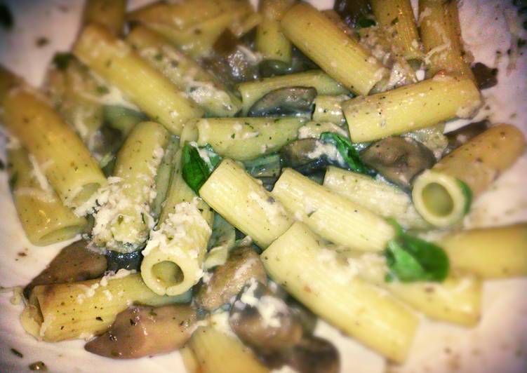 Easy Spicy Low Calorie Mushroom sauce With Rigatoni