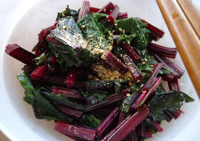How to Prepare Speedy Namul Made with Beet Greens