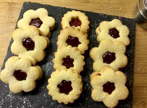 Foto resep Double Cookies isi Selai Raspberry