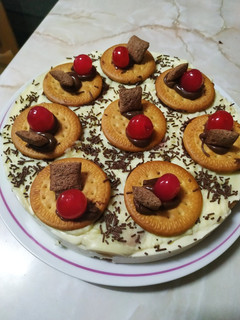Una foto de Tarta de galletas con crema de chocolate blanco y Nutella