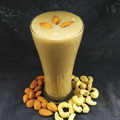 A picture of Chickoo shake.