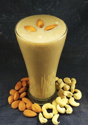 A picture of Chickoo shake.