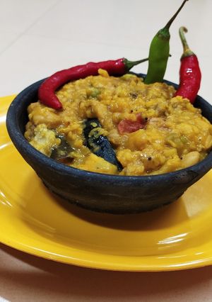 દાલ ખીચડી(dal khichdi recipe in gujarati) રેસીપી મુખ્ય ફોટો