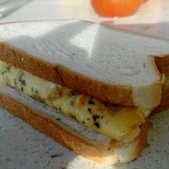 A picture of Scrambled Eggs Sandwich.