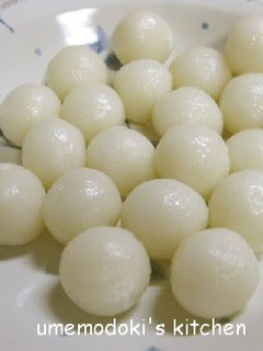 A picture of Steamed and Delicious Basic White Dango.