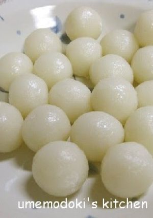 A picture of Steamed and Delicious Basic White Dango.