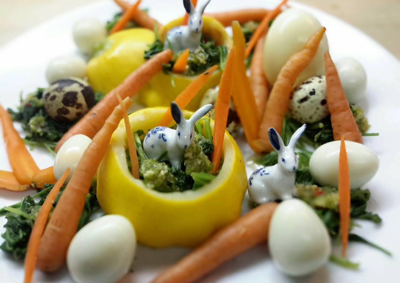 Spicy arugula salad with carrots and eggs