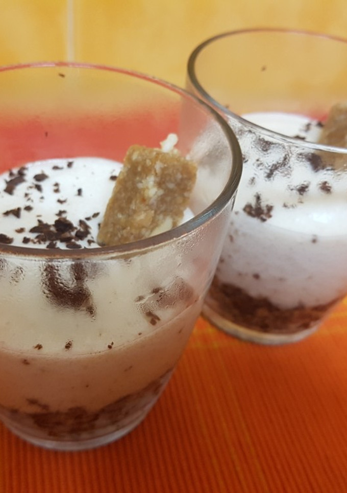Una foto de Mousse de turrón blando