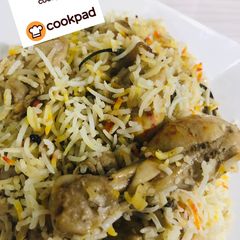 A picture of White chicken Biryani.