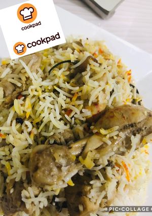 A picture of White chicken Biryani.