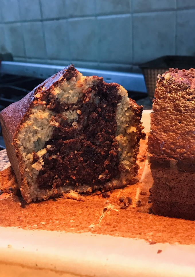 Una foto de Budín marmolado fácil
