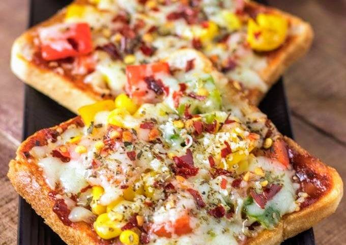 Bread Pizza - Delicious / Anytime Snack / Quick and Easy Recipe