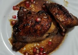 Sovracosce di pollo con melagrana
