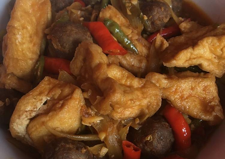 Cara Bikin Semur Bola Daging yang Harus Anda Coba
