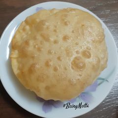 A picture of Bhature.