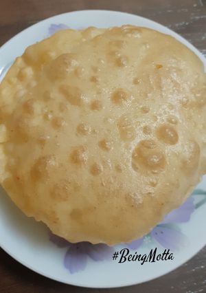 A picture of Bhature.