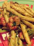 Smoked penne and shrimp in pesto sauce