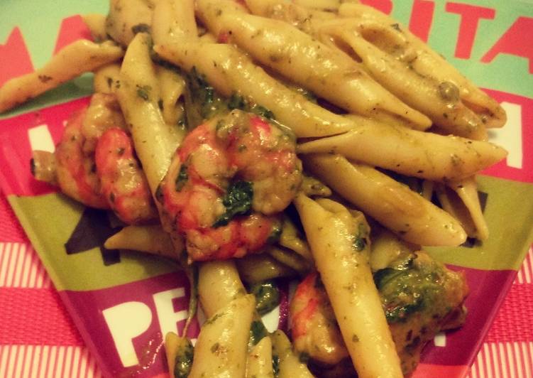 Smoked penne and shrimp in pesto sauce