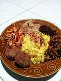 Seporsi nasi kuning lengkap
