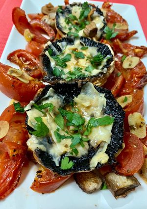 Foto principal de Champiñones horneados con ajo y tomate