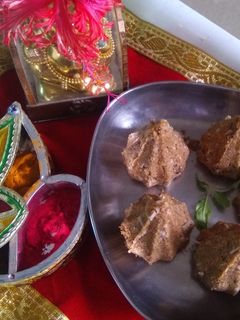 तिळाचे मोदक (tilache modak recipe in marathi) रेसिपी चे मुख्य फोटो