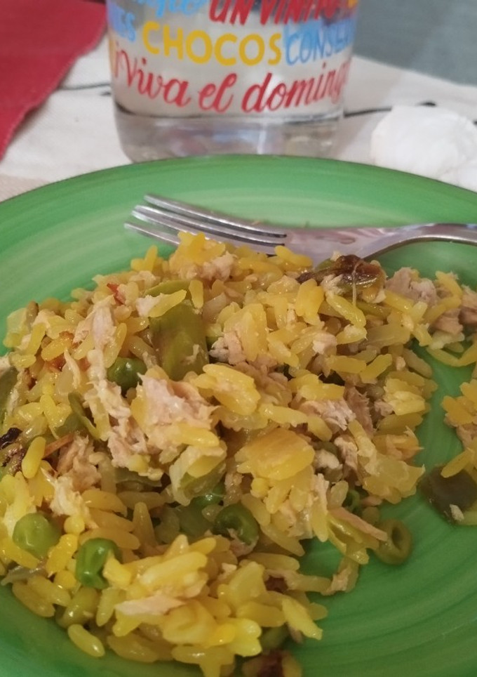 Una foto de Arroz con verduras y atún