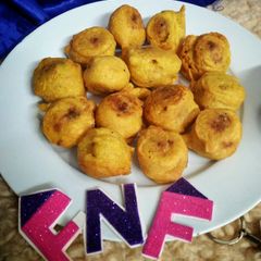 A picture of Aloo Vada.