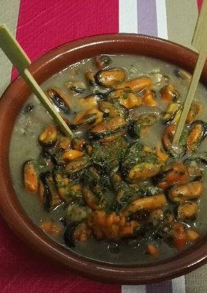 Una foto de Mejillones en salsa verde