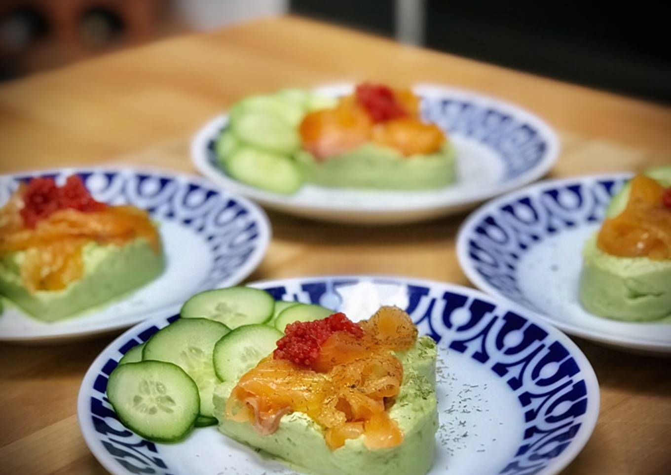 Timbal de aguacate y salmón marinado