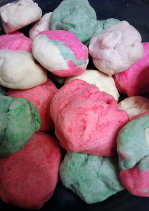 A picture of Grandma Elsie's Meltaway Cookies W/ flavor variations.