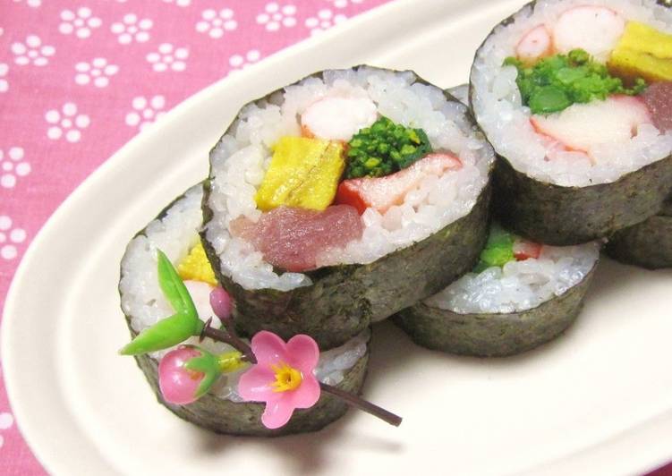 Recipe of Speedy Doll&#39;s Festival Seafood Futomaki Sushi Rolls with Nanohana