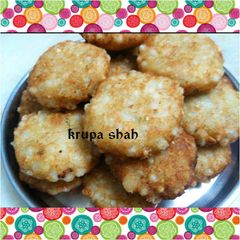 A picture of Sabudana vada.
