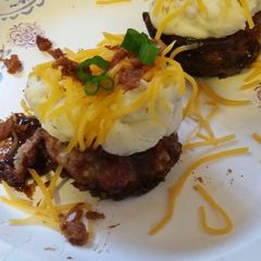 A picture of Mini Deerloaf Cupcakes.