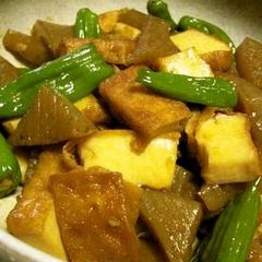 A picture of Sweet and Salty Simmered Konnayku and Atsuage Fried Tofu.