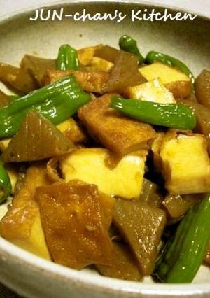 A picture of Sweet and Salty Simmered Konnayku and Atsuage Fried Tofu.