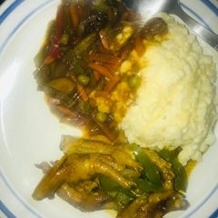 A picture of Cream samp &chicken feet with veggies.