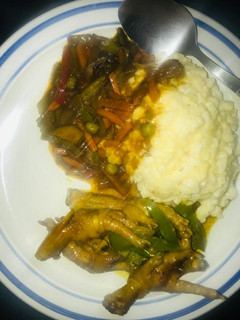 A picture of Cream samp &chicken feet with veggies.