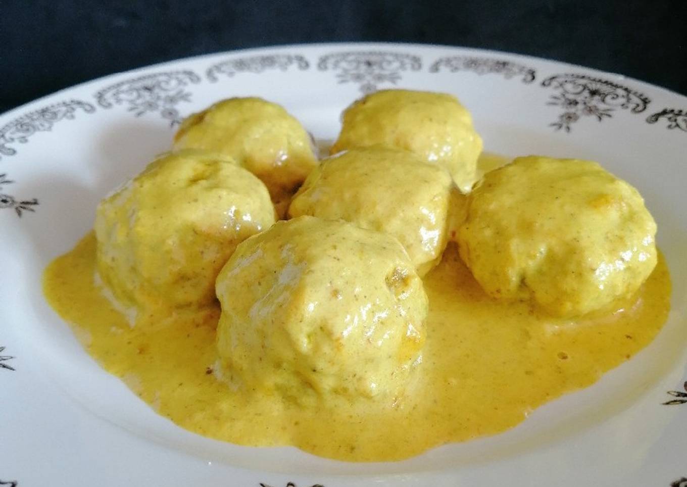 Albóndigas de berenjena y soja con salsa de curry