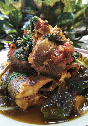 Foto resep Bandeng bumbu kuning daun kemangi