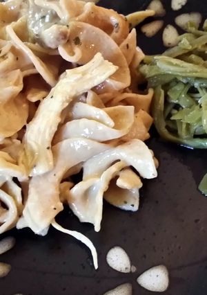 A picture of easy chicken and noodles casserole.