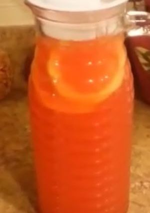 A picture of Strawberry Lemonade.