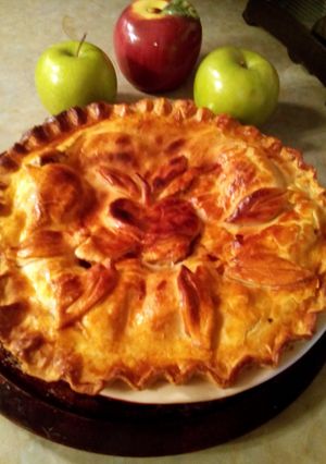 A picture of sunshine 's apple pie.