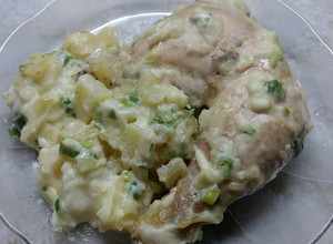Una foto de Pollo al horno con salsa de verdeo (sin crema de leche)