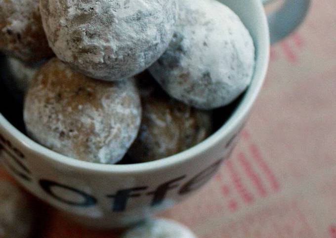 Simple Way to Prepare Perfect With Vegetable Oil Coffee Snowball Cookies