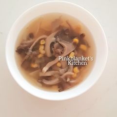 A picture of Oyster Mushroom Clear Soup.