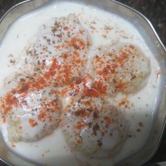 A picture of Dahi vada.