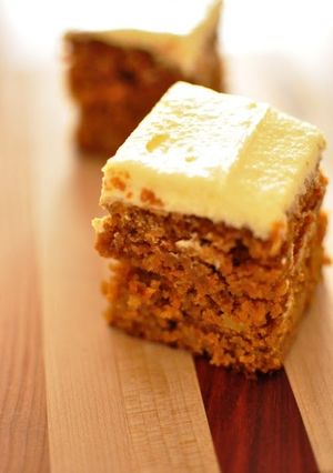 A picture of American-style Carrot Cake.