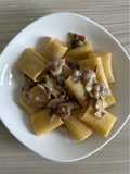 Paccheri con salsiccia, funghi e taleggio
